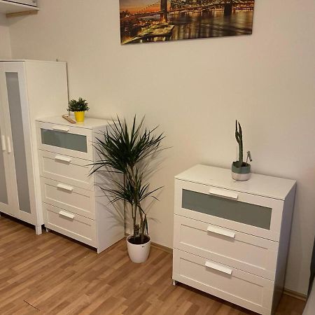 Sunlit Apartment Close To City Center Prague Luaran gambar